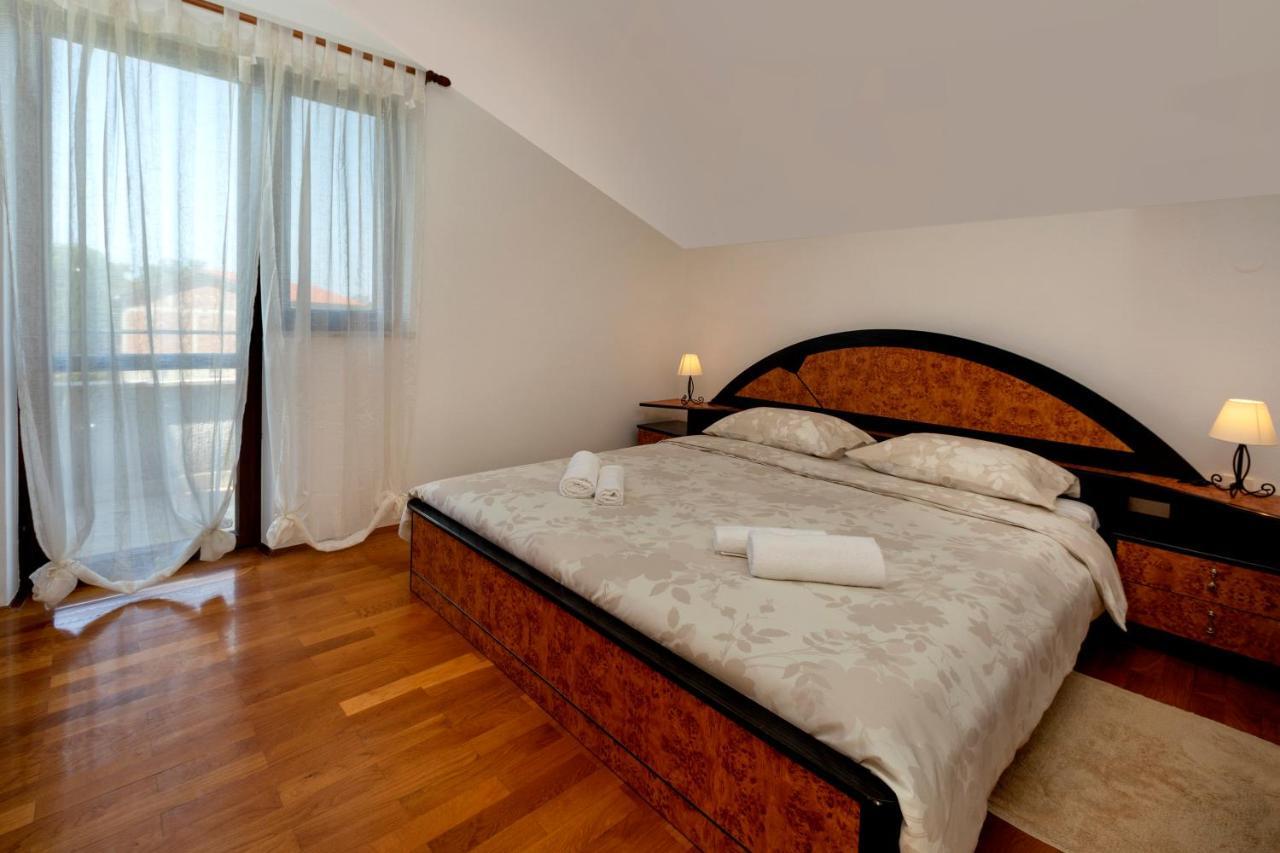 App Fiorela Porec Bagian luar foto