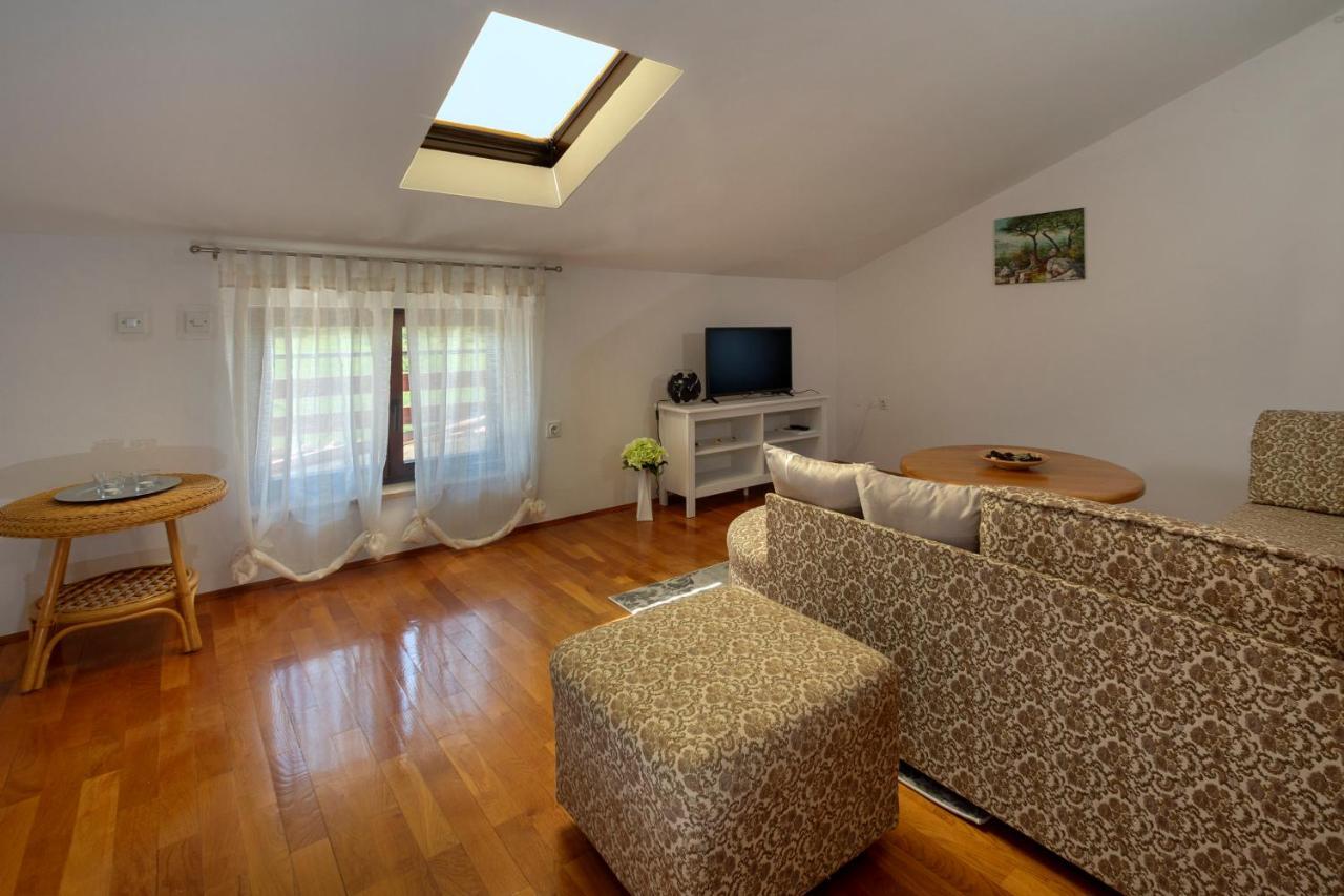 App Fiorela Porec Bagian luar foto